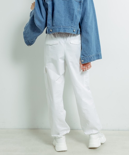 OLIVE des OLIVE（オリーブデオリーブ）の「【WEB限定】裾しぼりゆるカーゴパンツ　1032020070（カーゴパンツ・レディース・アイボリー/サックスブルー/カーキ/ブラック/ピンク/ラベンダー/チャコールグレー/オフホワイト・FREE）」の11枚目の写真