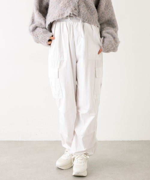 OLIVE des OLIVE（オリーブデオリーブ）の「【WEB限定】裾しぼりゆるカーゴパンツ　1032020070（カーゴパンツ・レディース・アイボリー/サックスブルー/カーキ/ブラック/ピンク/ラベンダー/チャコールグレー/オフホワイト・FREE）」の12枚目の写真