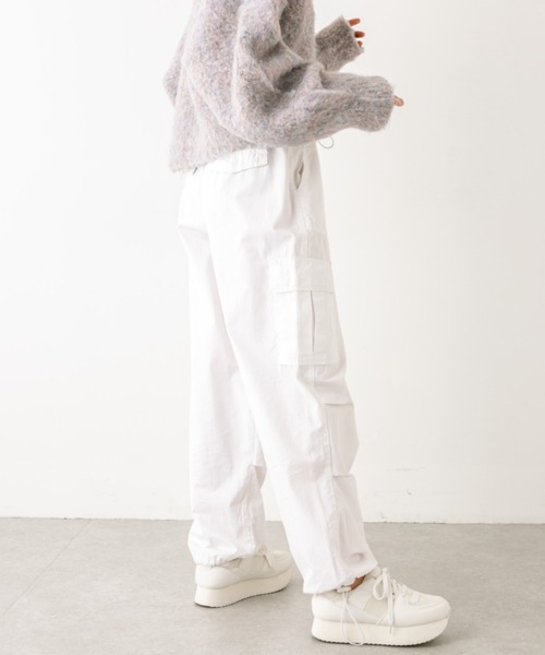 OLIVE des OLIVE（オリーブデオリーブ）の「【WEB限定】裾しぼりゆるカーゴパンツ　1032020070（カーゴパンツ・レディース・アイボリー/サックスブルー/カーキ/ブラック/ピンク/ラベンダー/チャコールグレー/オフホワイト・FREE）」の13枚目の写真