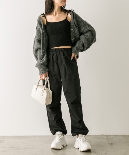 OLIVE des OLIVE（オリーブデオリーブ）の「【WEB限定】裾しぼりゆるカーゴパンツ　1032020070（カーゴパンツ・レディース・アイボリー/サックスブルー/カーキ/ブラック/ピンク/ラベンダー/チャコールグレー/オフホワイト・FREE）」の21枚目の写真