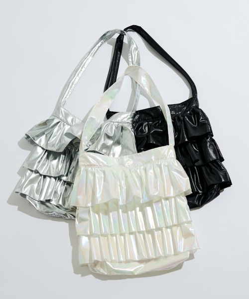 MERLOT（メルロー）の「メタリックフリルショルダーバッグ（ショルダーバッグ・レディース・ブラック/シルバー/ホワイト・FREE）」の2枚目の写真