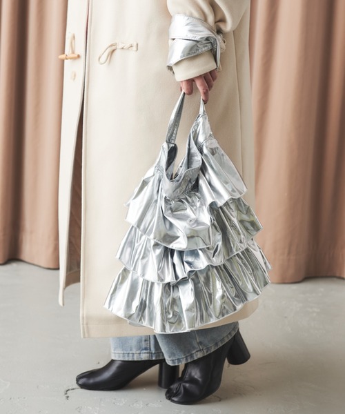 MERLOT（メルロー）の「メタリックフリルショルダーバッグ（ショルダーバッグ・レディース・ブラック/シルバー/ホワイト・FREE）」の13枚目の写真