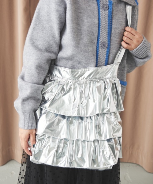 MERLOT（メルロー）の「メタリックフリルショルダーバッグ（ショルダーバッグ・レディース・ブラック/シルバー/ホワイト・FREE）」の12枚目の写真