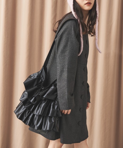 MERLOT（メルロー）の「メタリックフリルショルダーバッグ（ショルダーバッグ・レディース・ブラック/シルバー/ホワイト・FREE）」の6枚目の写真