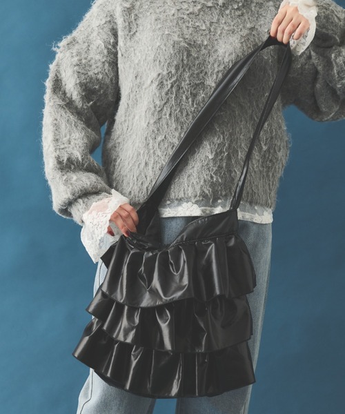 MERLOT（メルロー）の「メタリックフリルショルダーバッグ（ショルダーバッグ・レディース・ブラック/シルバー/ホワイト・FREE）」の5枚目の写真