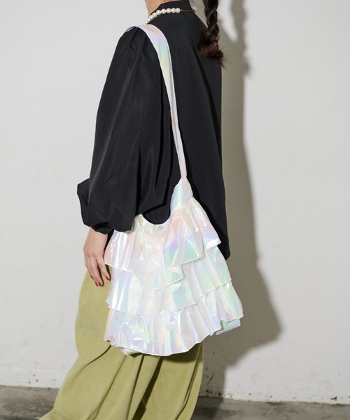 MERLOT（メルロー）の「メタリックフリルショルダーバッグ（ショルダーバッグ・レディース・ブラック/シルバー/ホワイト・FREE）」の22枚目の写真