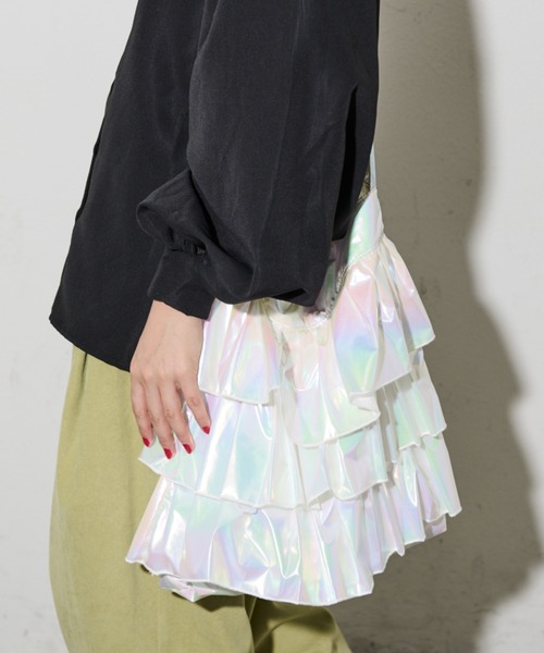 MERLOT（メルロー）の「メタリックフリルショルダーバッグ（ショルダーバッグ・レディース・ブラック/シルバー/ホワイト・FREE）」の21枚目の写真