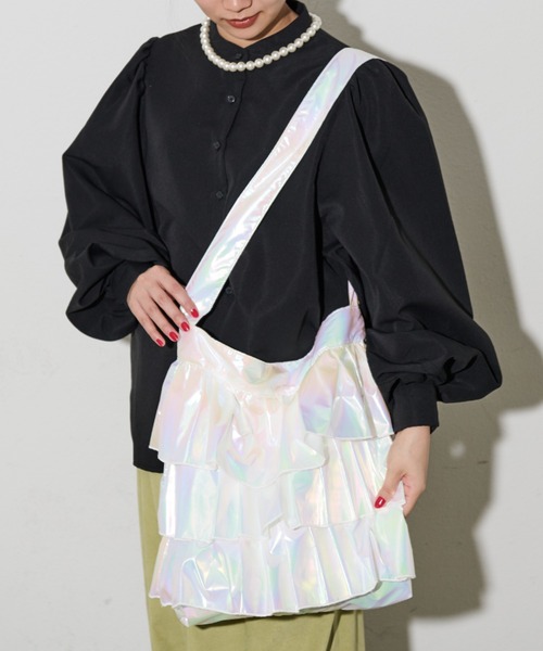 MERLOT（メルロー）の「メタリックフリルショルダーバッグ（ショルダーバッグ・レディース・ブラック/シルバー/ホワイト・FREE）」の20枚目の写真