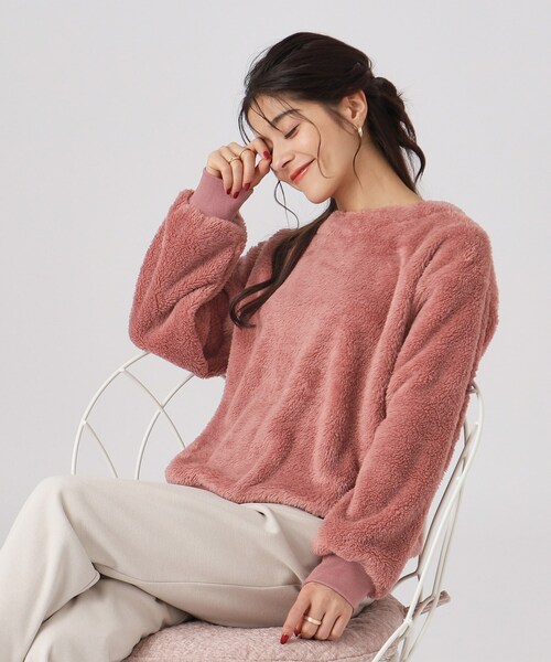 DRESKIP（ドレスキップ）の「◆ふわふわもこもこリブ切替ボアトップス（Tシャツ/カットソー・レディース・オフホワイト/ブルー/ベージュ/ピンク系・02/03/04）」の4枚目の写真