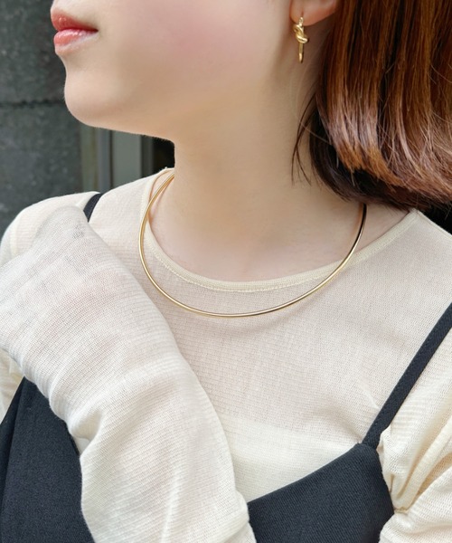iso（イソ）の「シンプルメタルチョーカーネックレス/ネックカフ（チョーカー・レディース・シルバー/ゴールド・FREE）」の6枚目の写真