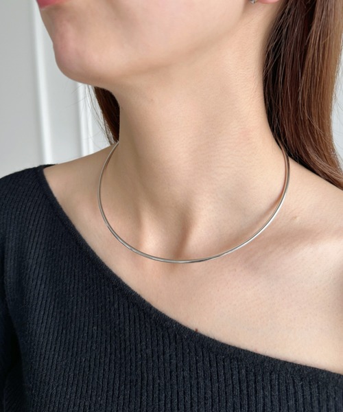 iso（イソ）の「シンプルメタルチョーカーネックレス/ネックカフ（チョーカー・レディース・シルバー/ゴールド・FREE）」の12枚目の写真