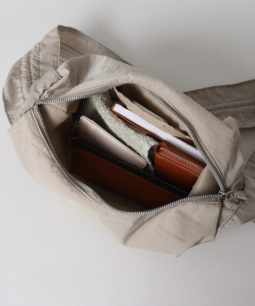 THE SHOP TK （ザ ショップ ティーケー ）の「◆【軽量】シャカシャカムーンショルダーバッグ（ショルダーバッグ・レディース・ベージュ/ブラック/カーキ/イエロー系その他・00）」の13枚目の写真