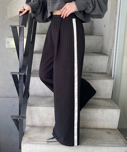 RAY CASSIN（レイカズン）の「サイドラインスラックスパンツ