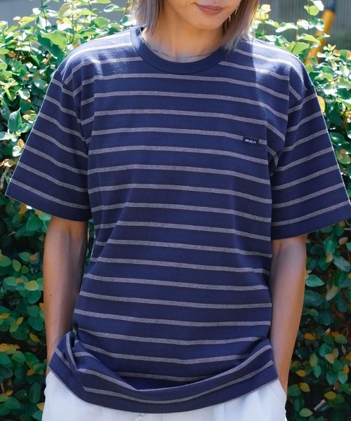 RVCA(ルーカ)の「RVCA メンズ VALLEJO STRIPE TEE Tシャツ 【2024年春夏モデル】/ルーカ半袖ボーダーTシャツ(Tシャツ/カットソー・メンズ・グレー/グリーン/ネイビー・LARGE/MEDIUM/SMALL)」の5枚目の写真