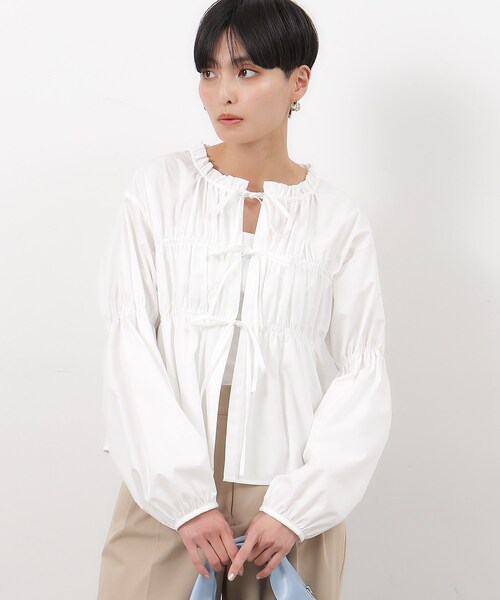 OPAQUE.CLIP（オペークドットクリップ）の「◆シャーリングリボンブラウス【洗濯機洗い可】（シャツ/ブラウス・レディース・ライトブルー/ホワイト/ブラック・38/36）」の4枚目の写真