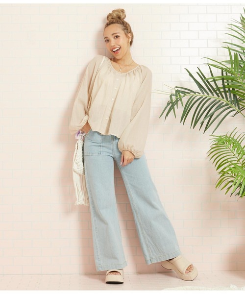 anap mimpi（アナップミンピ）の「シェルボタン Vネック フンワリ 開襟ブラウス（シャツ/ブラウス・レディース・ベージュ/オレンジ/ネイビー・FREE）」の7枚目の写真