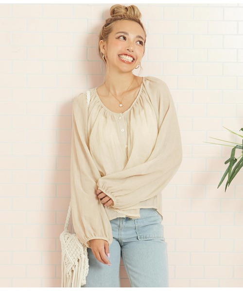 anap mimpi（アナップミンピ）の「シェルボタン Vネック フンワリ 開襟ブラウス（シャツ/ブラウス・レディース・ベージュ/オレンジ/ネイビー・FREE）」の4枚目の写真