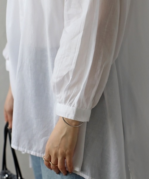 &HALF(アンドハーフ)の「ノーカラーギャザーフレアブラウス(インド綿.インドコットン.コットン100%,綿100%)(シャツ/ブラウス・レディース・ベージュ/ネイビー/イエロー/ホワイト/コーラルピンク/サックスブルー・M/L/LL)」の14枚目の写真