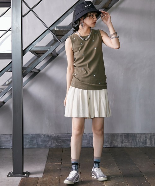 GEVS.(ジェイヴィス)の「 ハート刺しゅうタンクトップ <大きいサイズ有>GEVS.(タンクトップ・レディース・オフホワイト/カーキ/チャコール・M/L/LL/3L/4L/5L)」の6枚目の写真