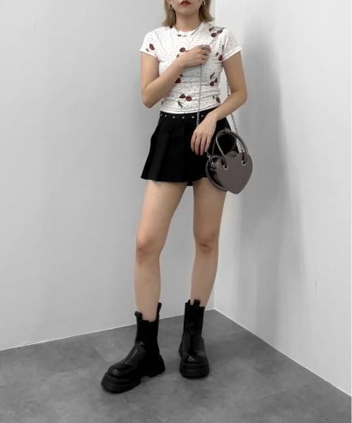 送料・関税込 ★boohoo★ バタフライ ディテール ミニ スカート jiasecond.（ジアセカンド）の「【jiasecond.】バタフライベルト