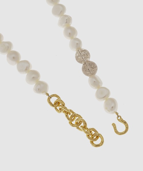 Preek(プリーク)の「BAROQUE PEARL CRACKED CRYSTAL NECKLACE(ネックレス・レディース・ホワイト・FREE)」の4枚目の写真