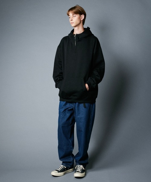 rehacer（レアセル）の「rehacer : Neck Line Wide Hoodie（パーカー・メンズ・ブラック/グレー/レッド・MEDIUM/LARGE/X-LARGE）」の7枚目の写真