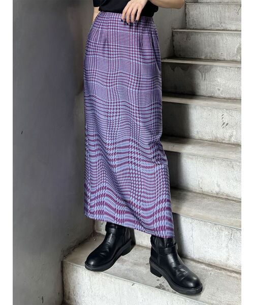 MURUA（ムルーア）の「ウェーブチェックナロースカート（スカート・レディース・パープル/グレー・FREE）」の2枚目の写真