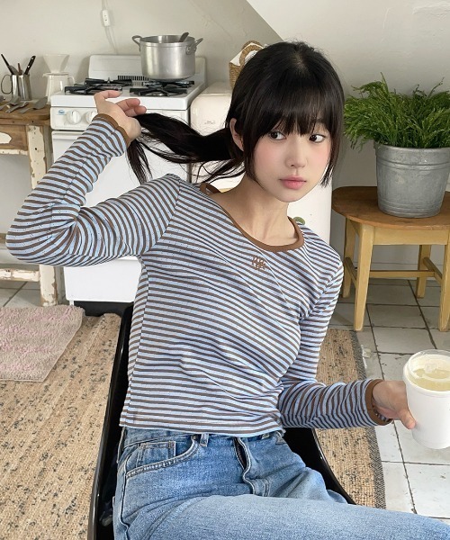 muahmuah（ムーアムーア）の「A'GEM/9 × .kom 『muah muah/ムーアムーア』 LOGO STITCH STRIPE LS/ロゴ ステッチ ストライプ 長袖カットソー（Tシャツ/カットソー・レディース・ブラック/ネイビー/ブラウン・FREE）」の3枚目の写真