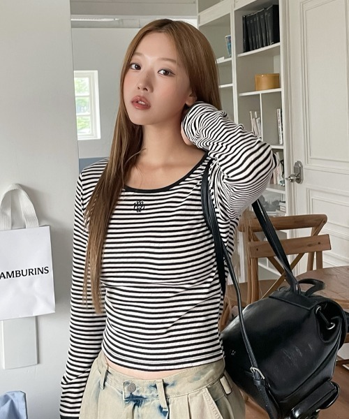 muahmuah（ムーアムーア）の「A'GEM/9 × .kom 『muah muah/ムーアムーア』 LOGO STITCH STRIPE LS/ロゴ ステッチ ストライプ 長袖カットソー（Tシャツ/カットソー・レディース・ブラック/ネイビー/ブラウン・FREE）」の2枚目の写真