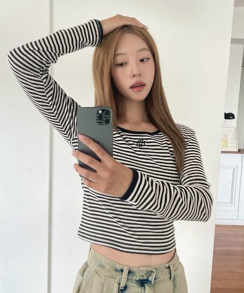 muahmuah（ムーアムーア）の「A'GEM/9 × .kom 『muah muah/ムーアムーア』 LOGO STITCH STRIPE LS/ロゴ ステッチ ストライプ 長袖カットソー（Tシャツ/カットソー・レディース・ブラック/ネイビー/ブラウン・FREE）」の4枚目の写真