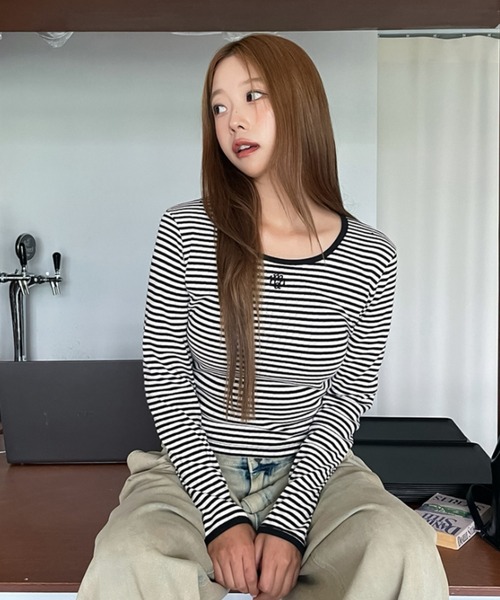 muahmuah（ムーアムーア）の「A'GEM/9 × .kom 『muah muah/ムーアムーア』 LOGO STITCH STRIPE LS/ロゴ ステッチ ストライプ 長袖カットソー（Tシャツ/カットソー・レディース・ブラック/ネイビー/ブラウン・FREE）」の5枚目の写真