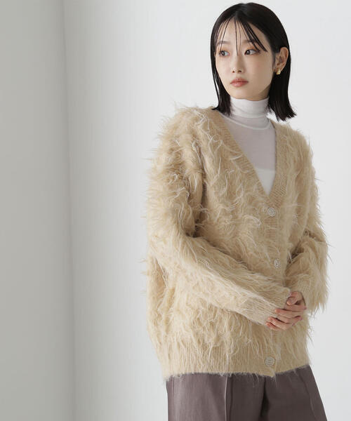 NATURAL BEAUTY BASIC(ナチュラルビューティーベーシック)の「◇Vネック起毛コーディガン(カーディガン/ボレロ・レディース・チャコールグレー/オフホワイト/ベージュ・FREE)」の3枚目の写真