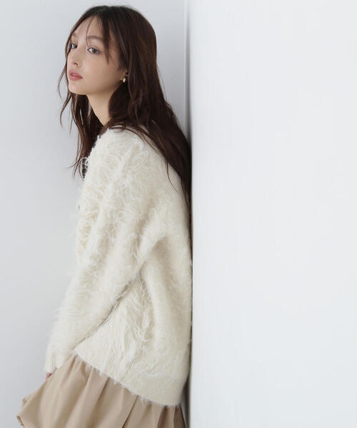 NATURAL BEAUTY BASIC(ナチュラルビューティーベーシック)の「◇Vネック起毛コーディガン(カーディガン/ボレロ・レディース・チャコールグレー/オフホワイト/ベージュ・FREE)」の2枚目の写真
