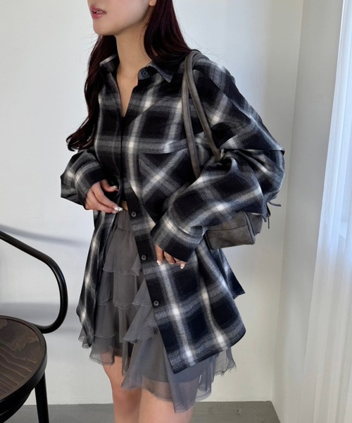 one after another NICE CLAUP(ワンアフターアナザーナイスクラップ)の「オーバーサイズチェックシャツ(シャツ/ブラウス・レディース・グレー系/ブラウン系/ホワイト×ブラック・FREE)」の22枚目の写真