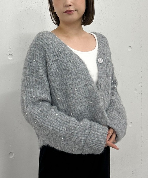 archives（アルシーヴ）の「ビジューパールニットカーディガン（カーディガン/ボレロ・レディース・ブラック/オフホワイト/グレー/ピンク・MEDIUM）」の3枚目の写真