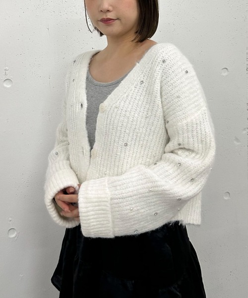 archives（アルシーヴ）の「ビジューパールニットカーディガン（カーディガン/ボレロ・レディース・ブラック/オフホワイト/グレー/ピンク・MEDIUM）」の14枚目の写真