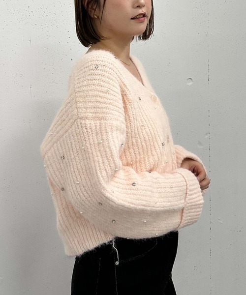 archives（アルシーヴ）の「ビジューパールニットカーディガン（カーディガン/ボレロ・レディース・ブラック/オフホワイト/グレー/ピンク・MEDIUM）」の8枚目の写真