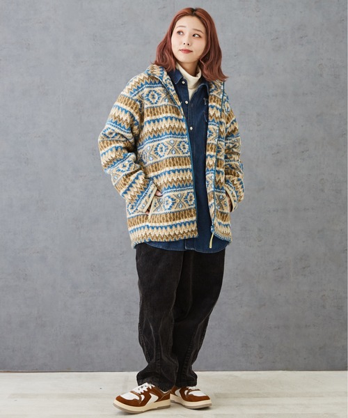 CUBE SUGAR（キューブシュガー）の「総柄ボアジップアップスタンドカラージャケット（ブルゾン・レディース・ベージュ/マルチ/カーキ/ブラウン・M）」の5枚目の写真