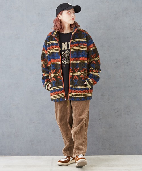 CUBE SUGAR（キューブシュガー）の「総柄ボアジップアップスタンドカラージャケット（ブルゾン・レディース・ベージュ/マルチ/カーキ/ブラウン・M）」の8枚目の写真