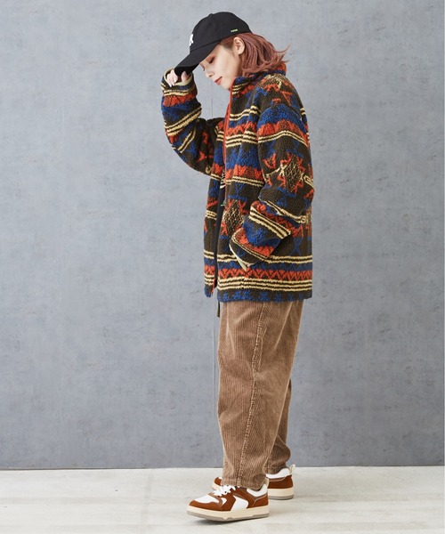 CUBE SUGAR（キューブシュガー）の「総柄ボアジップアップスタンドカラージャケット（ブルゾン・レディース・ベージュ/マルチ/カーキ/ブラウン・M）」の9枚目の写真