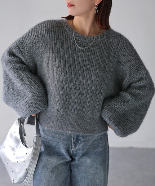 Riberry(リベリー)の「クルーネック起毛ショート丈ニット(ニット/セーター・レディース・オリーブ/グレイッシュベージュ/チャコールグレー・MEDIUM)」の7枚目の写真