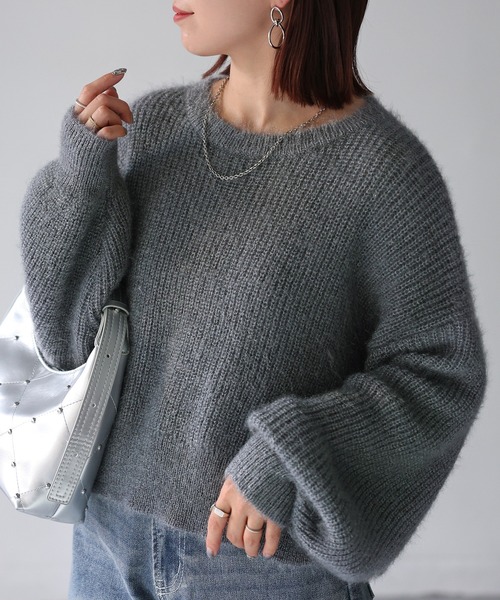Riberry(リベリー)の「クルーネック起毛ショート丈ニット(ニット/セーター・レディース・オリーブ/グレイッシュベージュ/チャコールグレー・MEDIUM)」の9枚目の写真