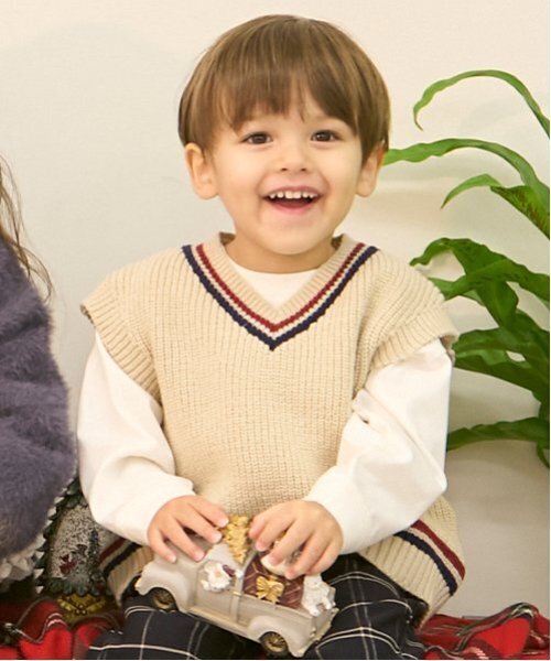 petit main(プティマイン)の「ニットベストセットTシャツ(ベスト・キッズ・ブラック/アイボリー・120cm/90cm/100cm/80cm/110cm/130cm)」の1枚目の写真