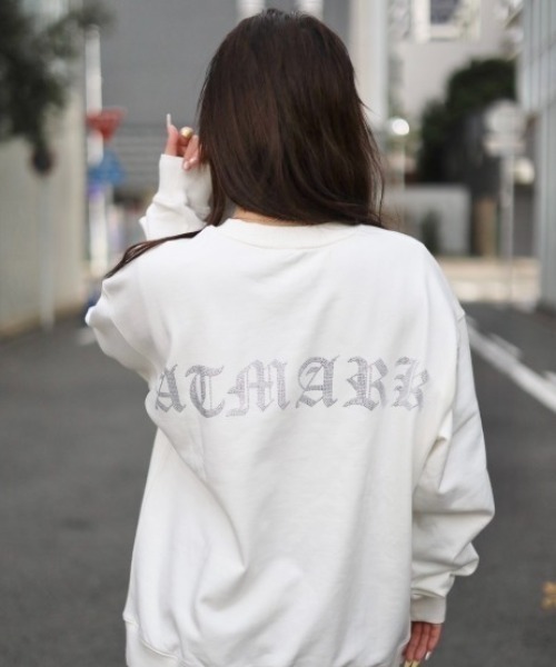 《3サイズ展開 / UNISEX 》ATMARKラインストーントレーナー スタッズ（スウェット）｜ATMARK（アットマーク）