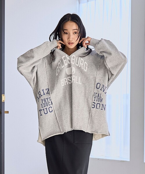 PENNEYS(ぺニーズ)の「Penneys(ぺニーズ)別注 リメイク風裏毛スウェットプルオーバー(スウェット・レディース・グレー/ナチュラル/ネイビー・FREE)」の9枚目の写真