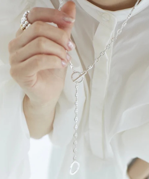Nothing And Others(ナッシングアンドアザーズ)の「Nothing and Others/ナッシングアンドアザーズ/Design Chain Necklace(ネックレス・レディース・シルバー・F)」の3枚目の写真