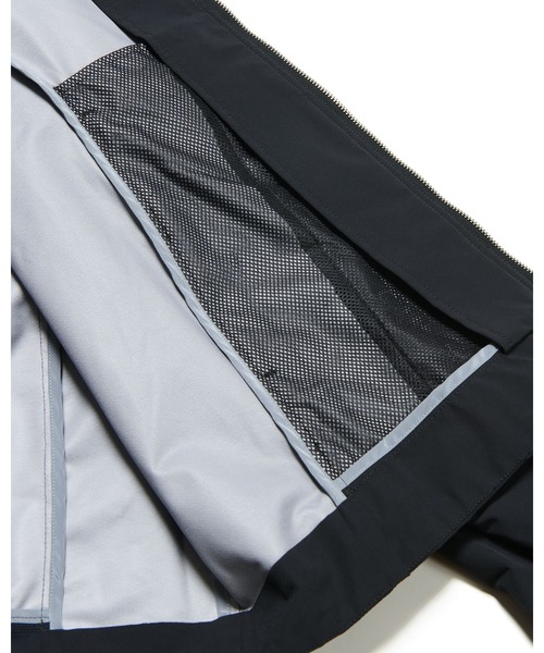 SOPHNET.（ソフネット）の「PERTEX 3LAYER TECHNICAL JACKET（ブルゾン・メンズ・ブラック/カーキ・MEDIUM/LARGE/X-LARGE/SMALL）」の7枚目の写真