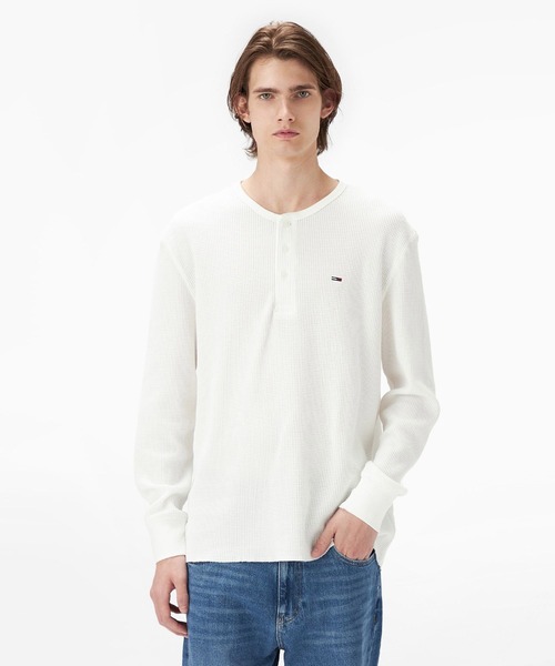 tommy jeans(トミー ジーンズ)の「レギュラーワッフルヘンリーネックTシャツ(Tシャツ/カットソー・メンズ・グリーン/ホワイト・MEDIUM/SMALL/LARGE/X-LARGE)」の2枚目の写真