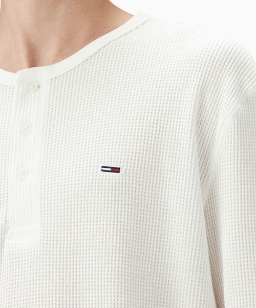tommy jeans(トミー ジーンズ)の「レギュラーワッフルヘンリーネックTシャツ(Tシャツ/カットソー・メンズ・グリーン/ホワイト・MEDIUM/SMALL/LARGE/X-LARGE)」の5枚目の写真
