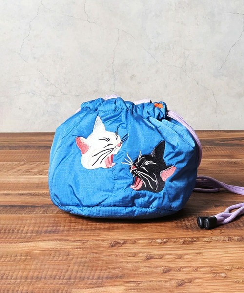 HOUSTON(ヒューストン)の「HOUSTON woman ヒューストン ウーマン CAT BIRD EMB QUILTING EFECT BAG 猫 ネコ 小鳥 刺繍 キルティング エフェクトバッグ 巾着バッグ(ショルダーバッグ・レディース・グリーン/ミント/イエロー/ブルー/オリーブ/ピンク/ネイビー/ブルー系その他/ピンク系その他・FREE)」の6枚目の写真